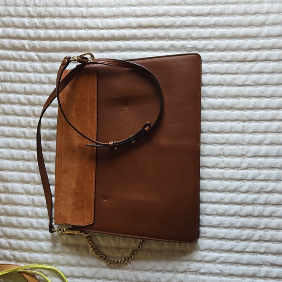 Chloe - Picture 2 of 6